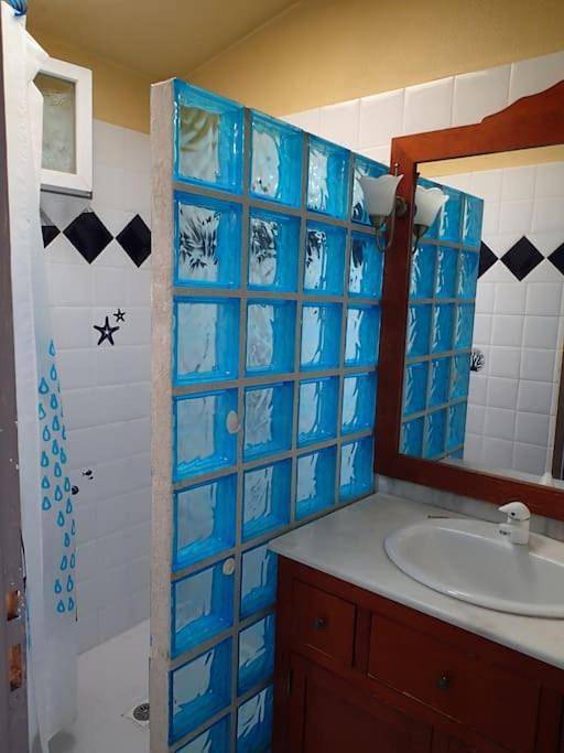 Petite maison bord et vue mer, 55 m2 in La Couronne (Bouches-du-Rhône), Martigues