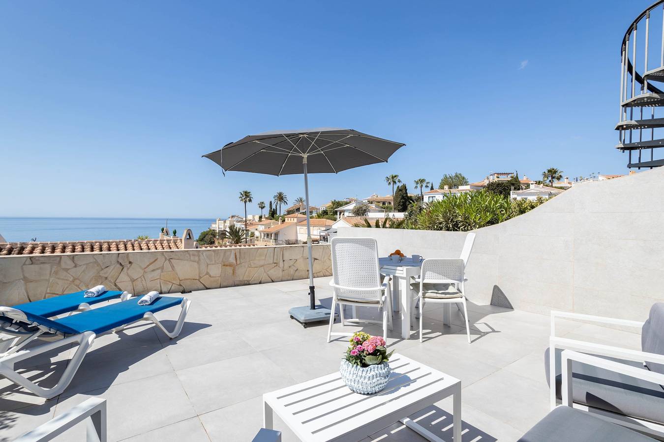 'Wonderful house just above the Sea' with Sea View, Garden and Wi-Fi in Playa de Burriana, Nerja