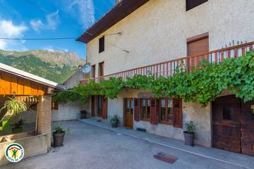 Gîte pour 6 personnes, avec jardin et terrasse à Valbonnais