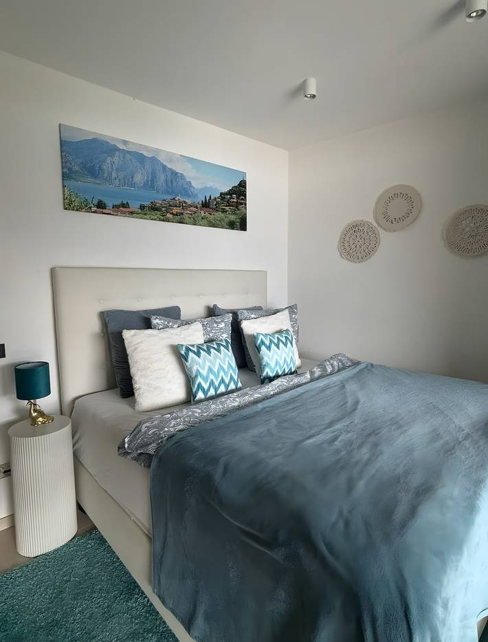 Entire apartment, Your Holiday at Le Rocce in Torri del Benaco, Garda Mountains