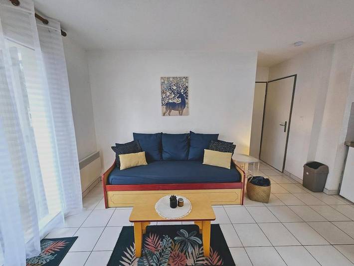 Appartement de vacances pour 7 personnes, avec terrasse et piscine ainsi que bassin pour enfant et jardin