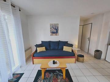 Gîte pour 7 personnes, avec terrasse et jardin ainsi que piscine et bassin pour enfant à Saint-Geniez-d'Olt