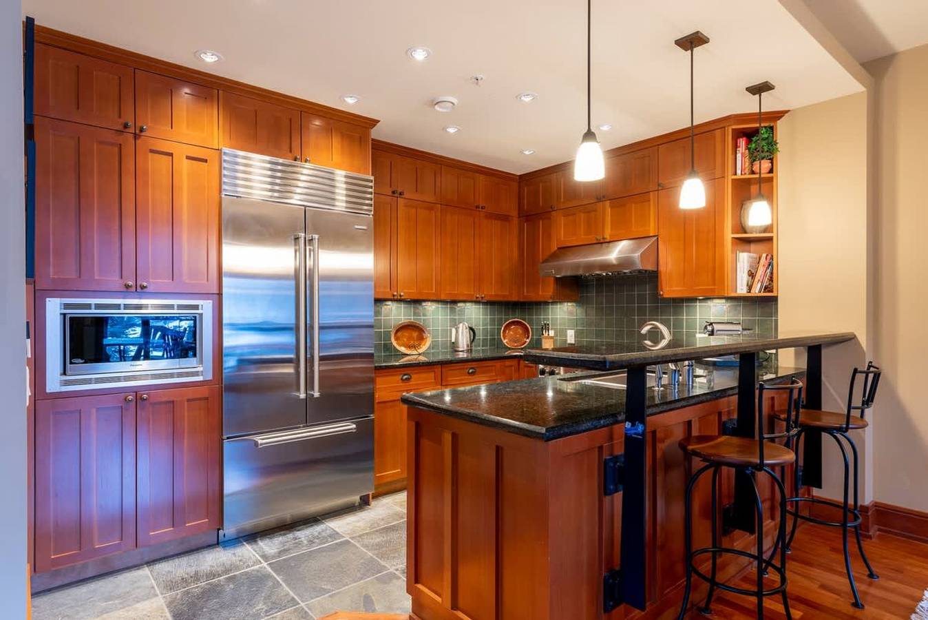 Geheel appartement, Ski Access Townhouse w  Hot Tub   Incredible Views in Whistler, Whistler Blackcomb