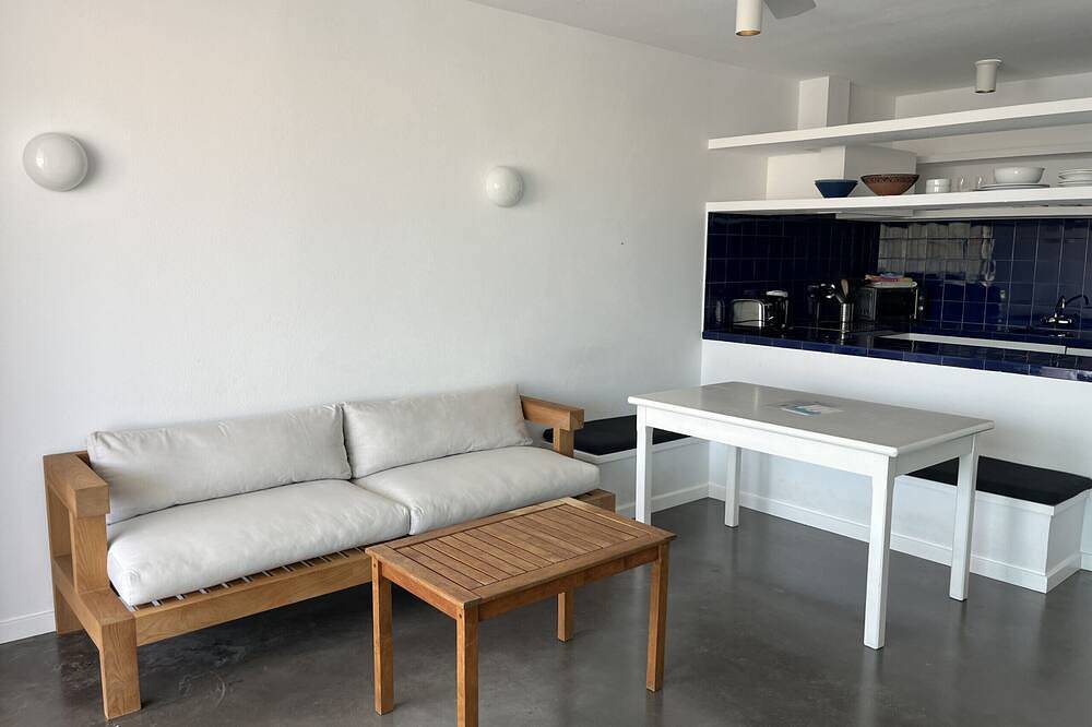Entire apartment, In a very quiet area within the village in Fornells, Es Mercadal