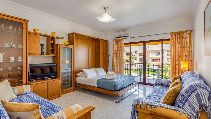 Ganze Wohnung, Ferienwohnung für 4 Personen mit Balkon in Quarteira, Faro Distrikt