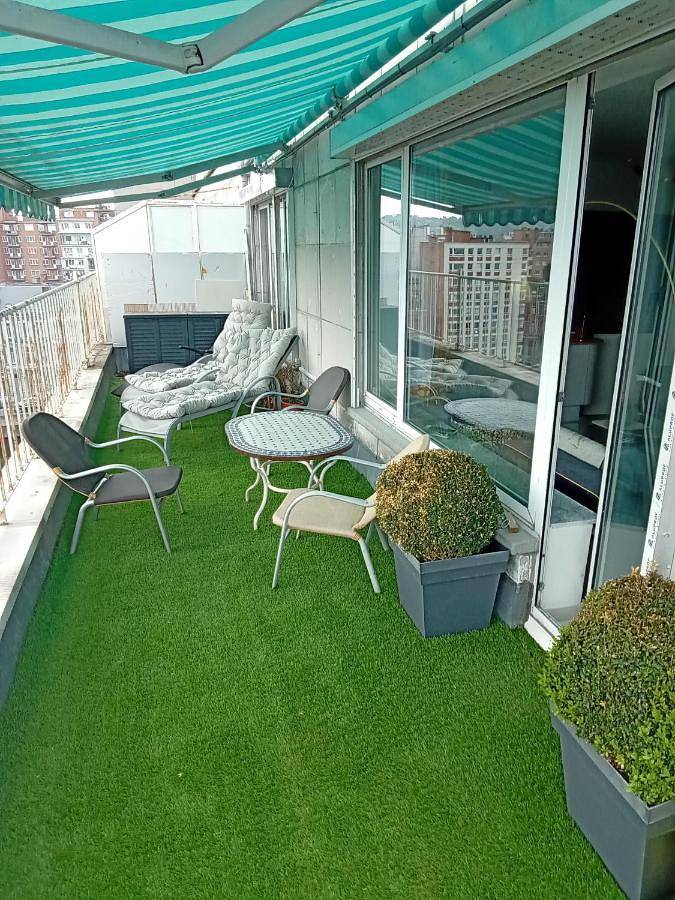 Ferienwohnung für 2 Personen, mit Balkon und Terrasse sowie Seeblick und Ausblick in Lüttich