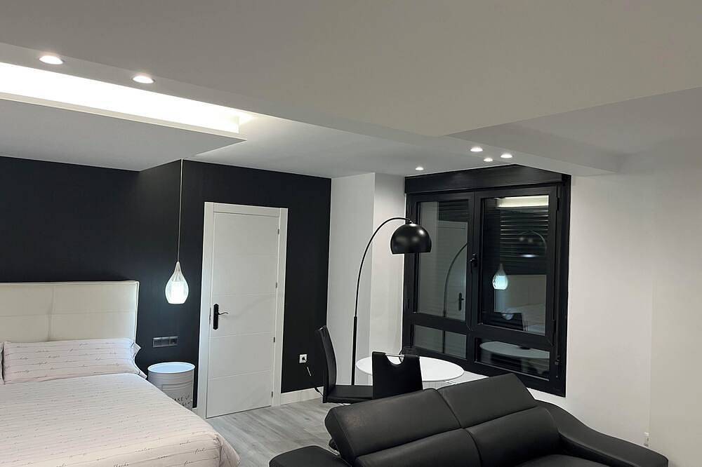 Entire apartment, Loft apartment \"Black and White Suite Castro\" with Jacuzzi and fireplace. in Castro-Urdiales, Cantabrian Coast