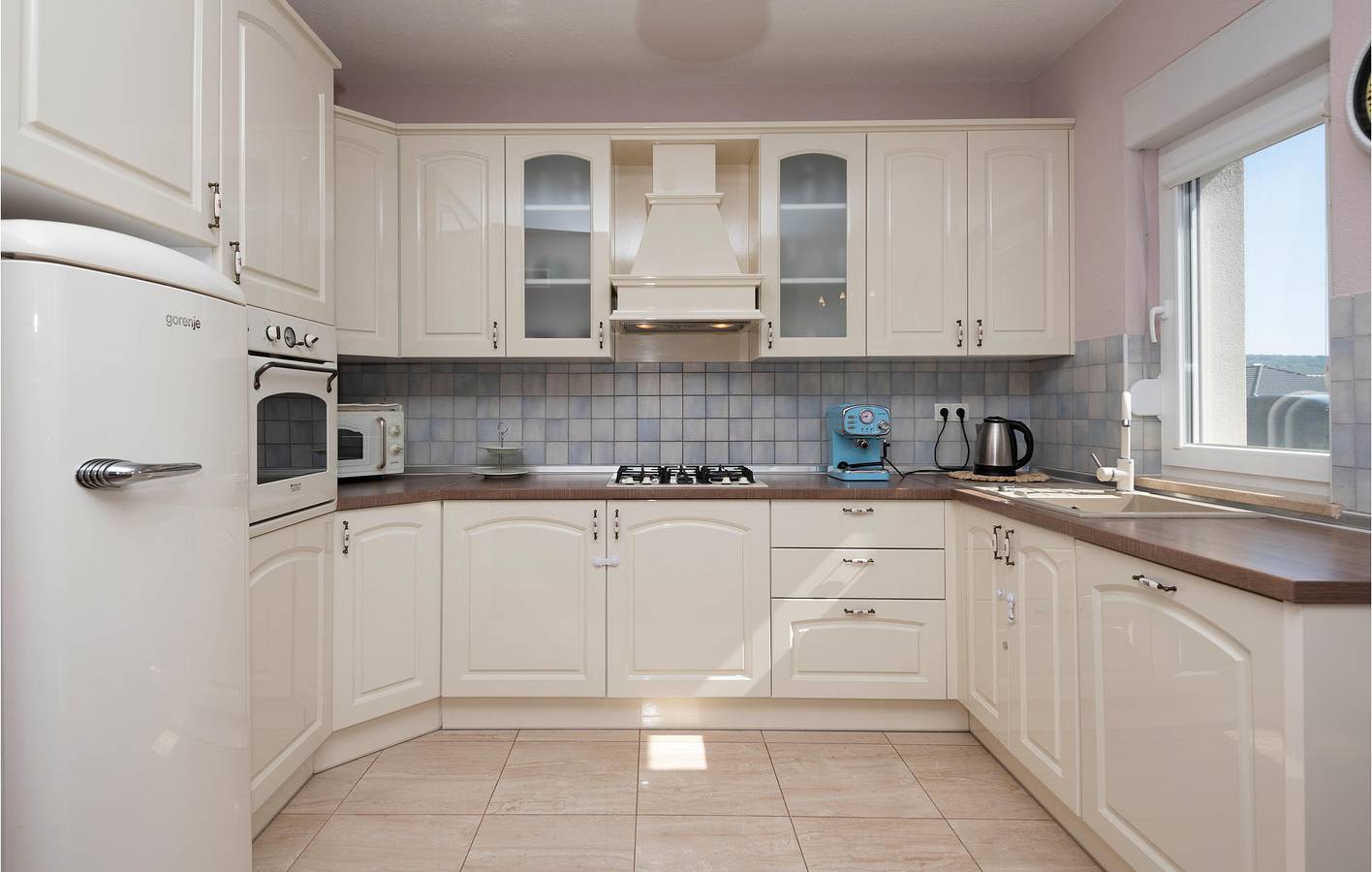 Charmante 136 m² große Ferienwohnung in der Nähe von Imotski mit Pool, Terrasse und WLAN in Imotski, Makarska Riviera