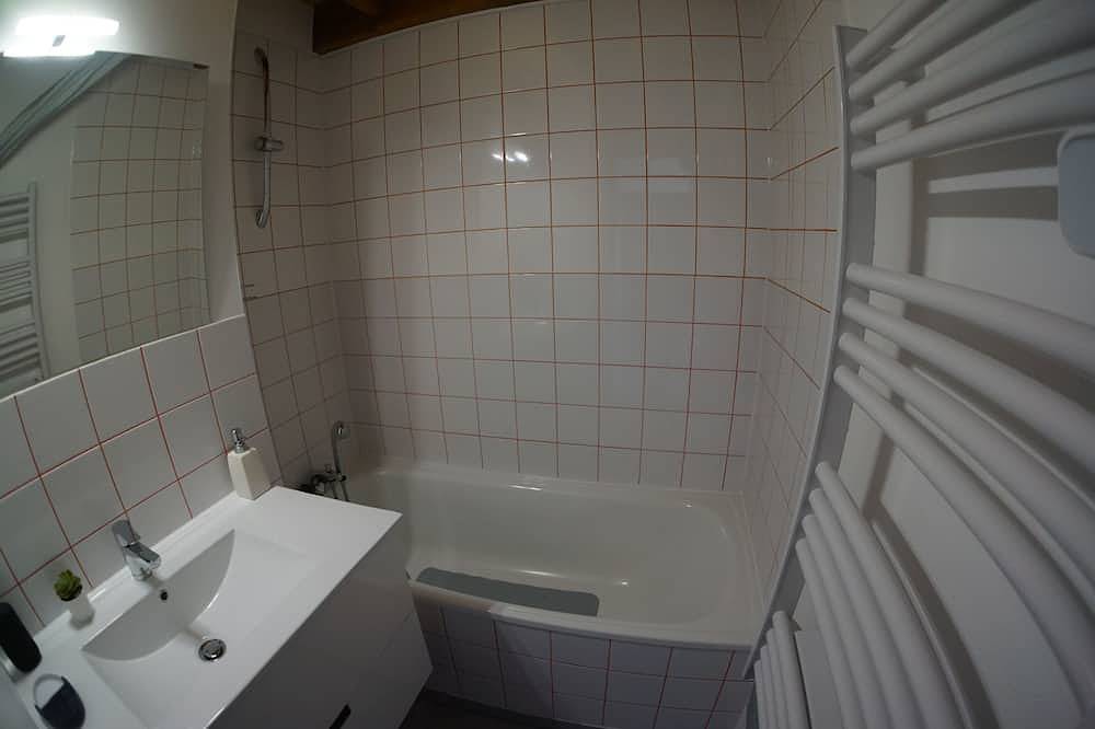 Entire apartment, Seasonal rental apartment for up to 4 people in Bussang, Parc naturel régional des Ballons des Vosges