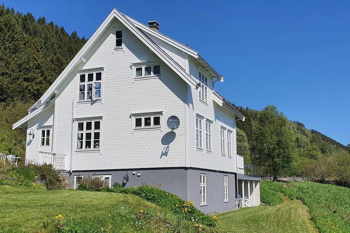 Ferienwohnung für 4 Personen, mit Terrasse und Garten sowie Sauna und Ausblick