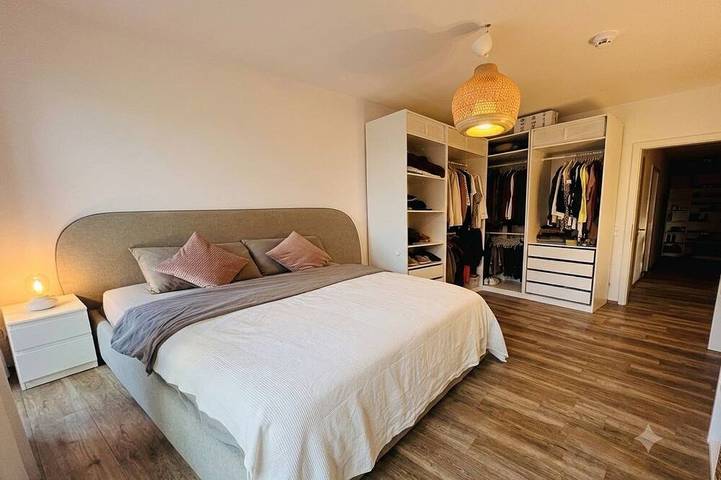 Appartamento intero, Luxury 71m² High-Rise Retreat at Henninger Tower | Balcony & City Views in Francoforte, Hesse del Sur