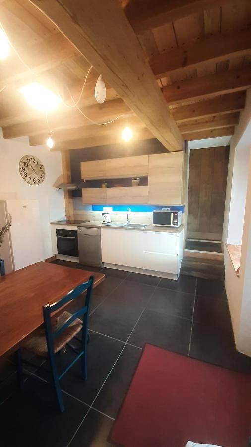 Gîte pour 4 personnes, avec jardin, adapté aux familles à La Houssière - 3