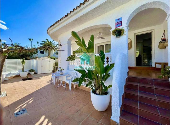Ferienhaus für 8 Personen, mit Balkon und Terrasse sowie Garten und Ausblick in Miami Playa