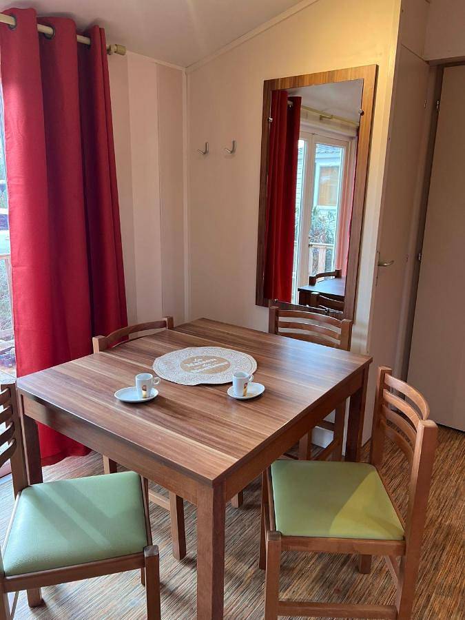 Terra Cosy , Mobil-home chaleureux et cocooning in La Roque-d'Anthéron, Région d'Aix-en-Provence
