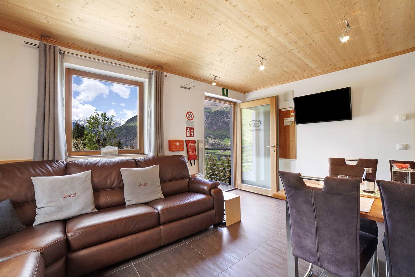 Ganze Wohnung, Ferienwohnung 'Joshof Bergblick' mit Bergblick, Balkon und Wlan in Ulfas, Moos in Passeier