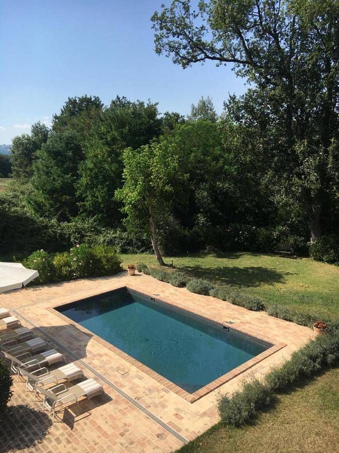 Ferienwohnung für 3 Personen, mit Terrasse und Garten sowie Pool und Ausblick in Penna San Giovanni