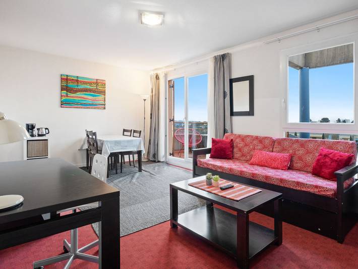 Ganze Wohnung, Gemütliche Ferienwohnung in Grasse mit Pool, Balkon und Parkplatz in der Nähe des Stadtzentrums in Grasse, Mittelmeerküste (Frankreich)
