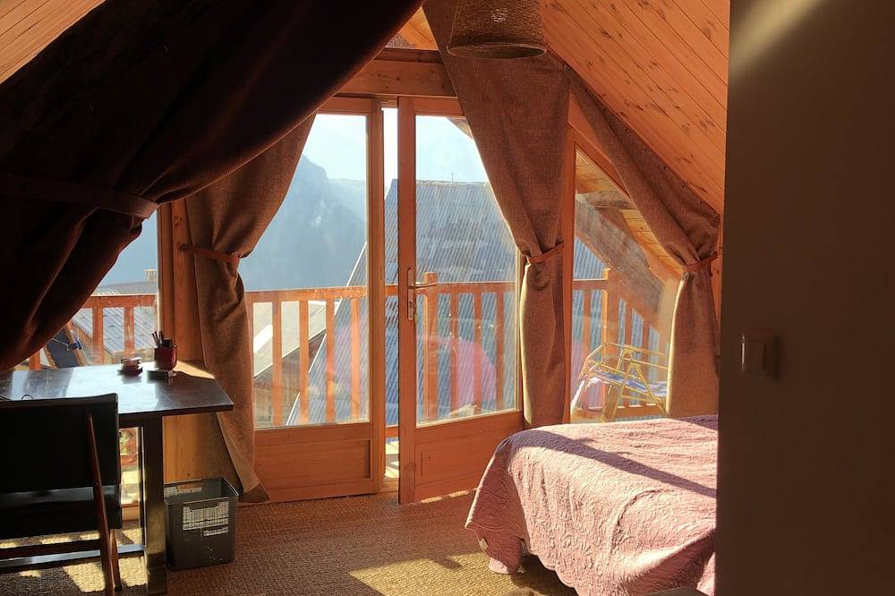 Maison D'altitude Poutres et Pierre Avec vue sur la Vallée! in Vallouise, Écrins National Park