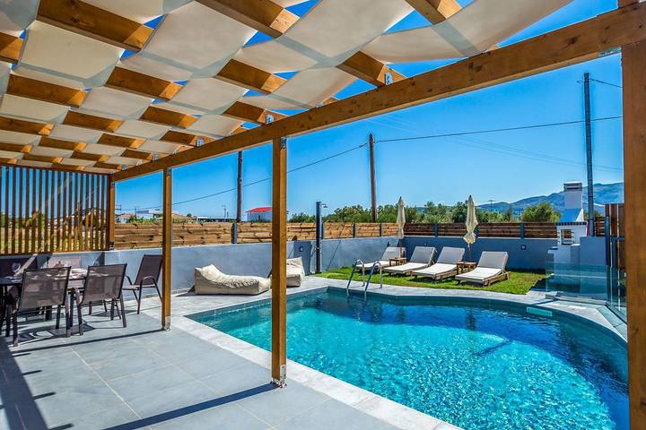 Villa pour 6 personnes, avec Terrasse et Piscine dans Kalamaki
