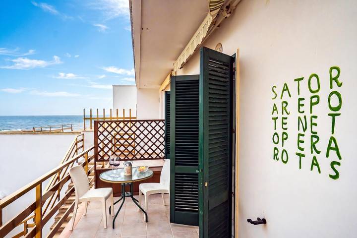 Ferienwohnung für 4 Personen, mit Meerblick und Balkon sowie Terrasse in Porto Cesareo