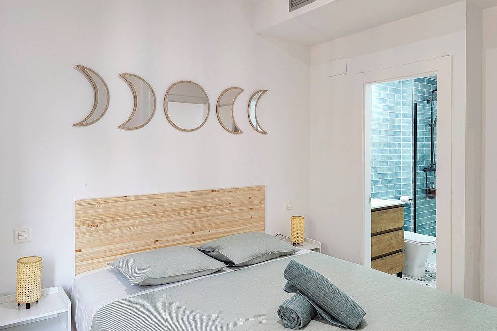 Entire apartment, The Charm of Casco Ii by Alogest in Saragossa, Saragossa Province