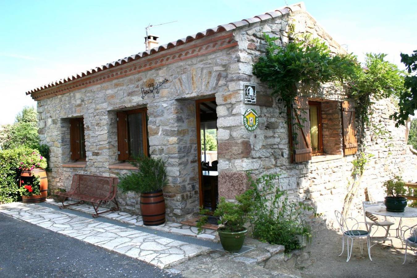 Les Glycines in Quintillan, Côte méditerranéenne (France)