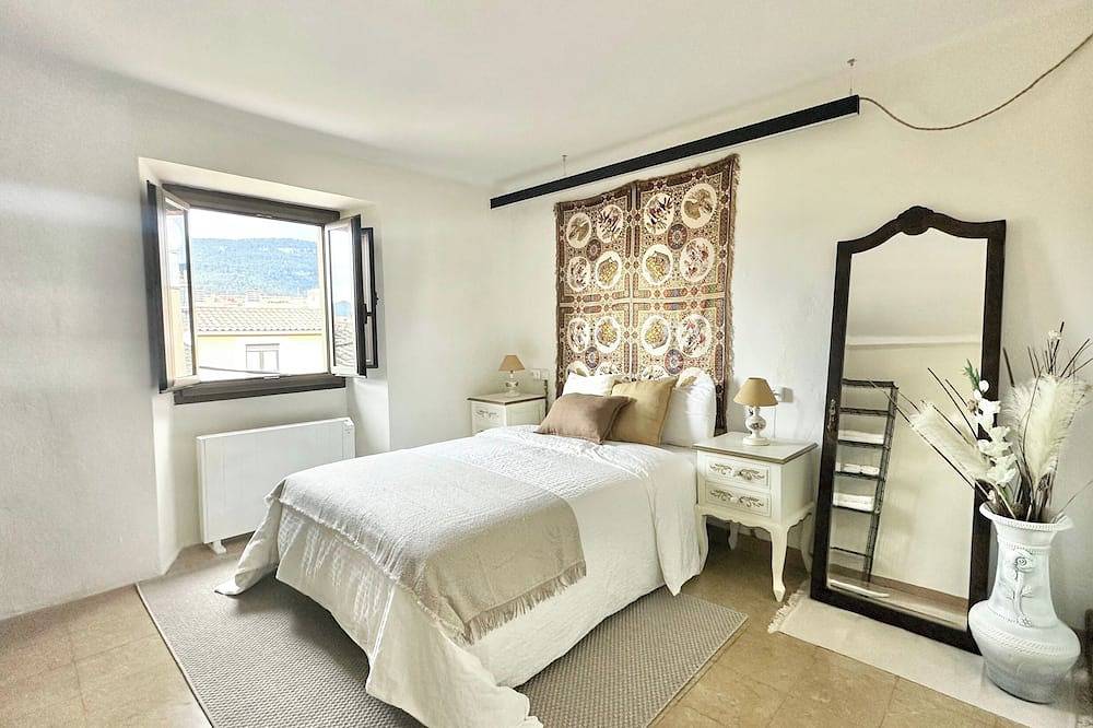 Montblanc - Sleeps 4 - Parking - City Centre in Mont Blanc (Tarragona), Provincia de Tarragona
