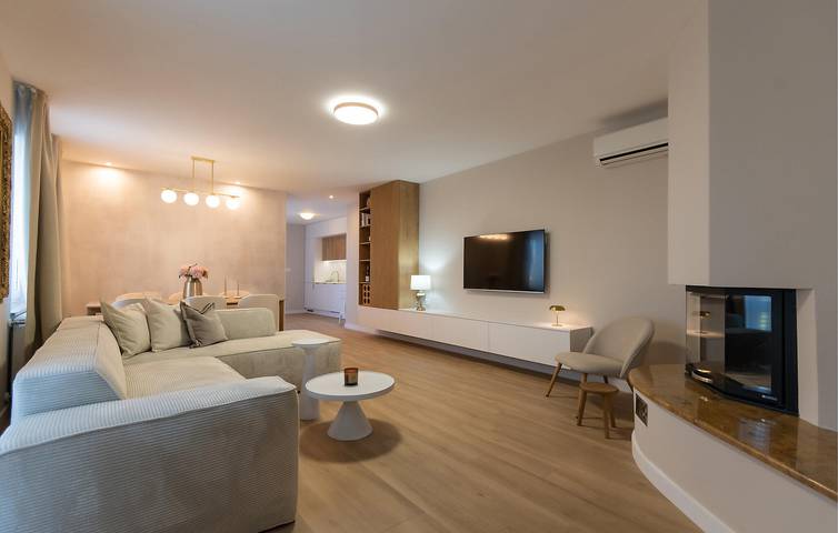 Gemütliche 21 m² große Ferienwohnung mit WLAN, Pool und Terrasse in Imotski, Makarska Riviera
