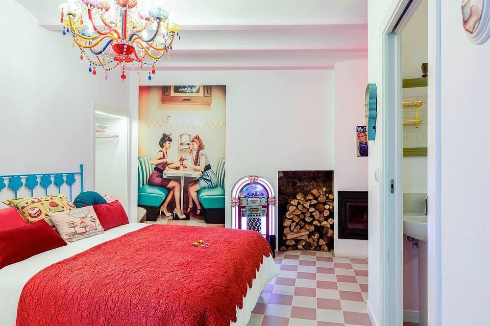 Appartement entier, The 50's Suite. Barbie's summer house. Bathtub and jukebox in Corcubión, Costa da Morte