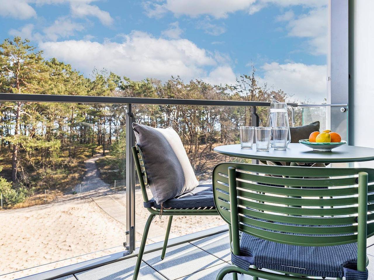 Ganze Wohnung, Fewo Strandhafer: Design-Ferienwohnung 95 m², 2 Terrassen mit Meerblick in Prora, Binz