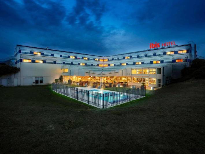 Hôtel pour 2 personnes, avec Terrasse ainsi que Jardin et Piscine