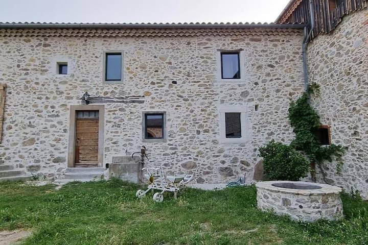 Location de vacances pour 12 personnes, avec vue ainsi que jardin et piscine à Aussillon - 2