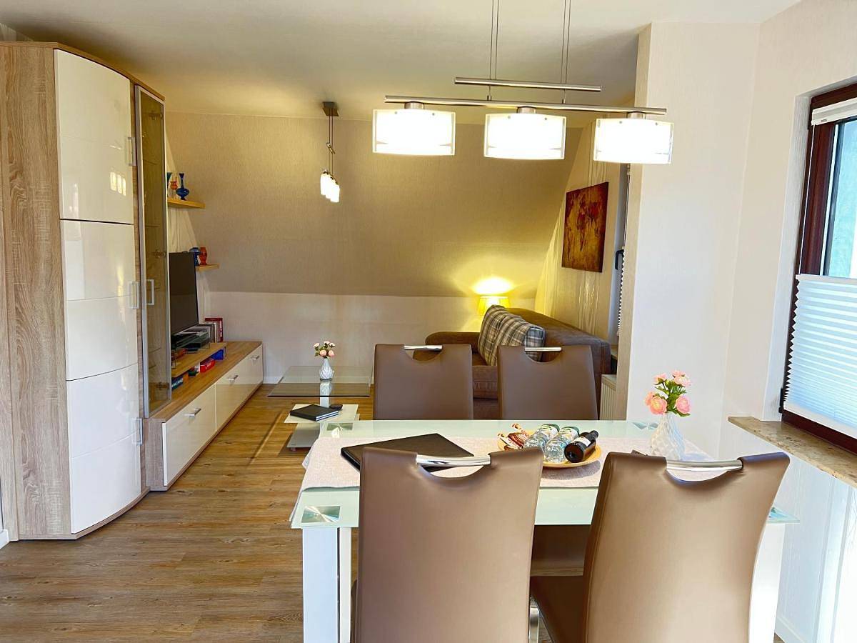 Geheel appartement, Peedy's luxuriöse 60m² Wohnung mit Balkonterrasse in Stade, Cuxland