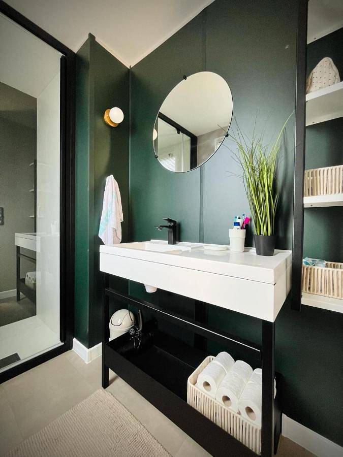 Camping pour 6 personnes, avec piscine et jacuzzi ainsi que jardin et bassin pour enfant, animaux acceptés à Sète - 4