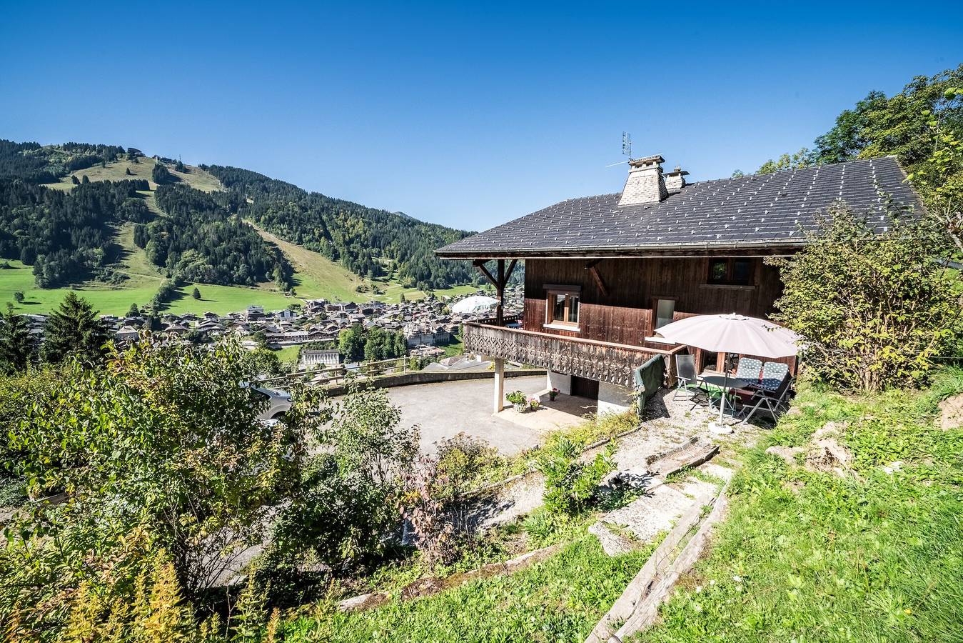 Appartement entier, Appartement 'Arnica' avec vue sur la montagne, balcon et Wi-Fi in Morzine, Les Portes du Soleil