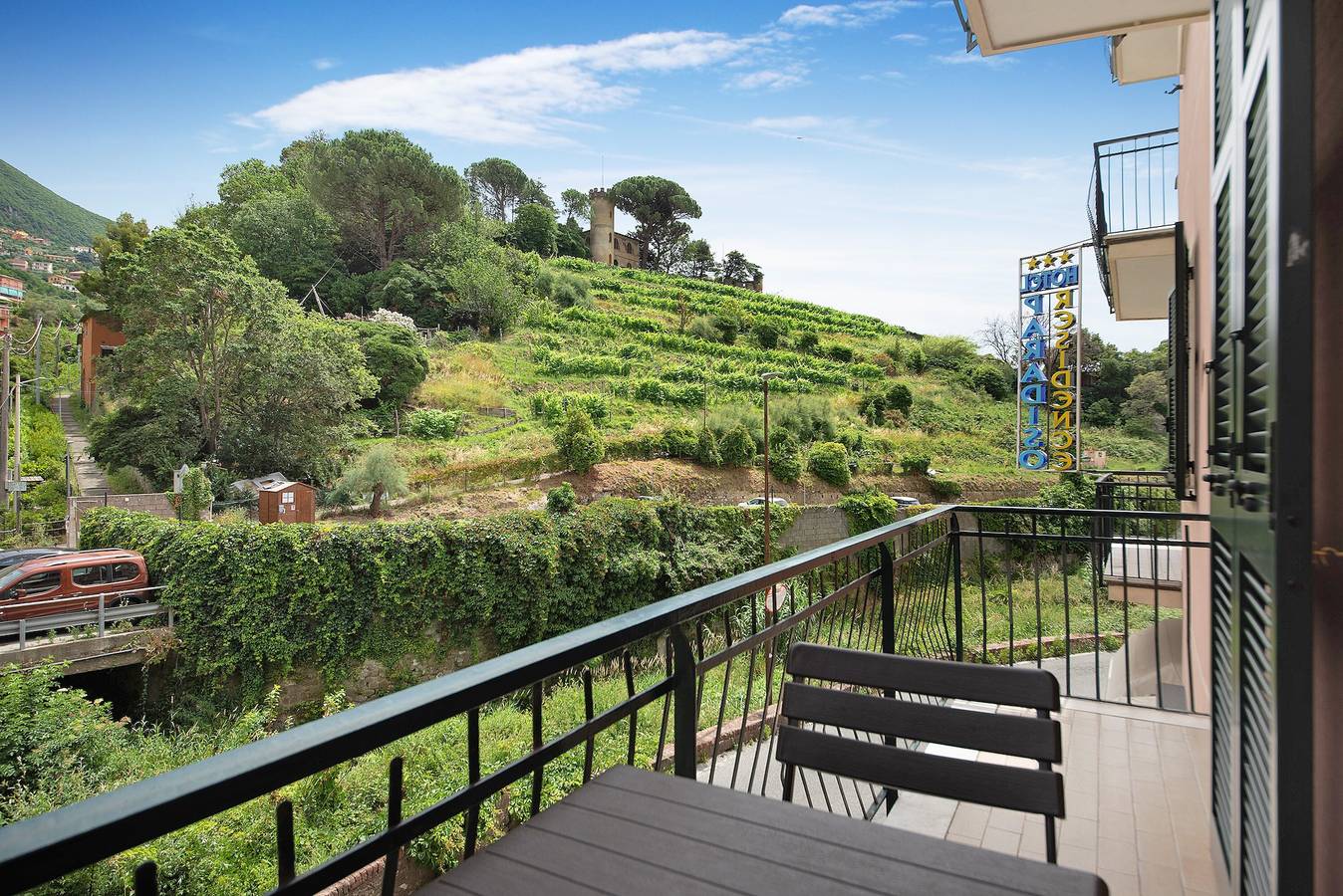 Appartamento intero, Appartamento 'Residence Paradiso Bilocale 101' con balcone, Wi-Fi e aria condizionata in Spiaggia Libera Attrezzata Il Volto, Moneglia