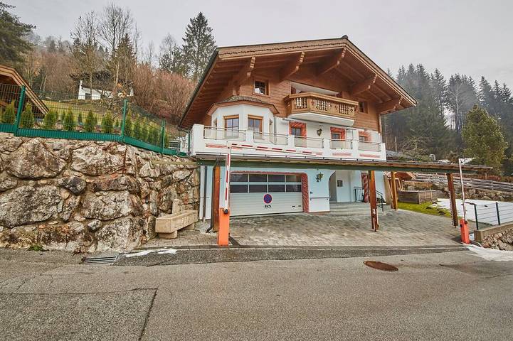 Chalet für 13 Personen, mit Garten und Whirlpool sowie Balkon