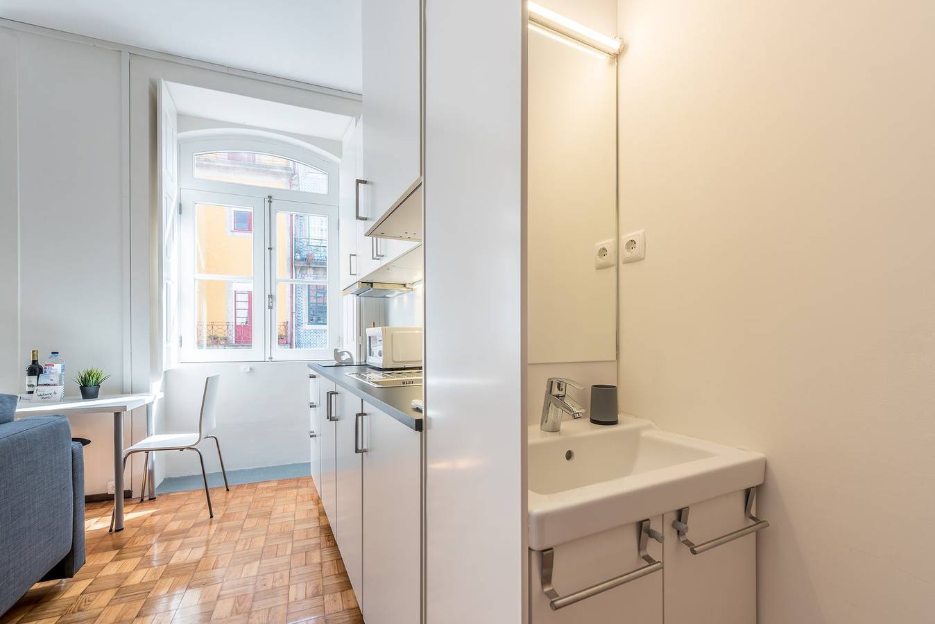 Entire apartment, Guestready - Clerigos-Virtudes Apartments in Miragaia (Porto), Porto