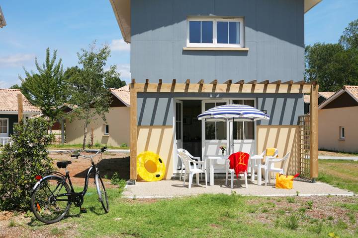 Location de vacances pour 6 personnes, avec piscine et balcon à Arès