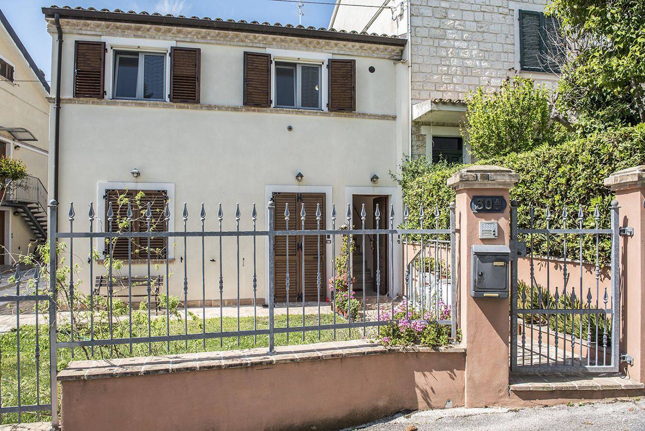 Appartement entier, N012 - Numana, new two-room apartment with air conditioning in Sirolo, Riviera del Conero