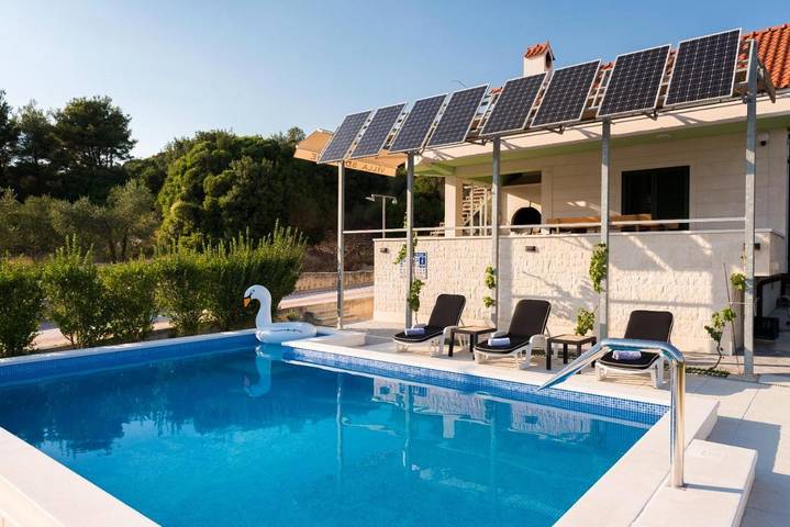 Villa pour 4 personnes, avec vue ainsi que piscine et jardin, animaux acceptés à Šibenik - 3