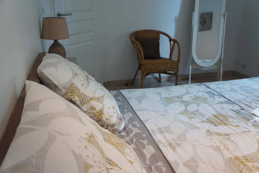 Coquet gîte T3-96 m2 calme, piscine 8x4 chauffée en saison, terrasse 30 m2, Clim in Saint-Pée-sur-Nivelle, Région de Bayonne
