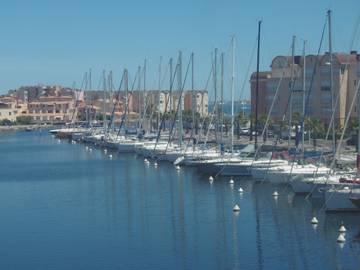 Chalet pour 4 personnes, avec balcon, animaux acceptés à Gruissan