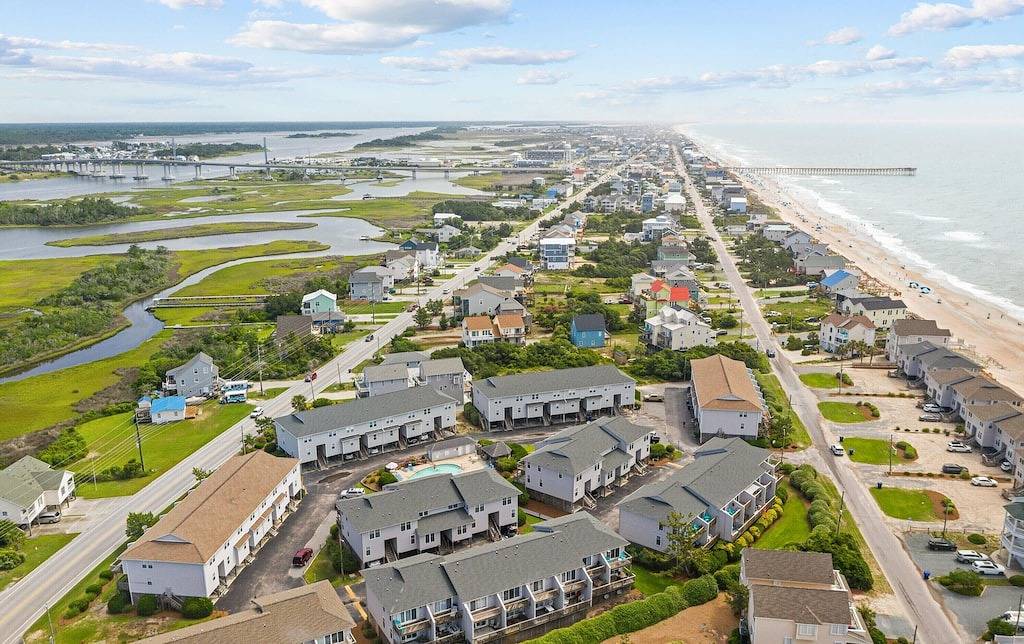 Oceanview Townhouse w/ Pool - Newly Renovated in Surf City, Topsail Island
