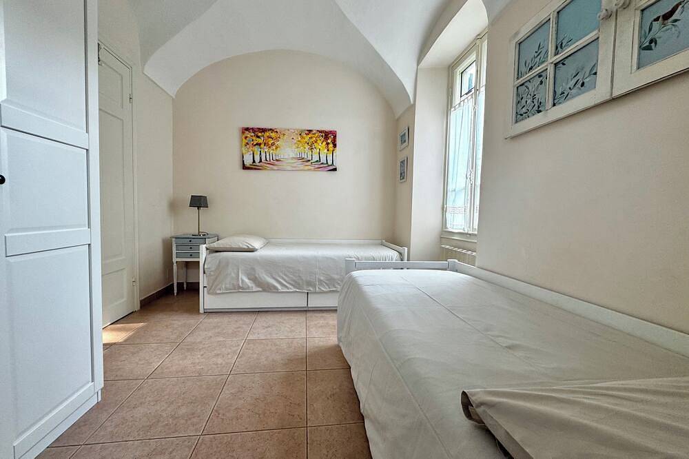 Appartamento intero, Villa storica I Giardino | Mare 5 min | 6 ospiti I Parcheggio privato in Vallecrosia, Riviera di Ponente