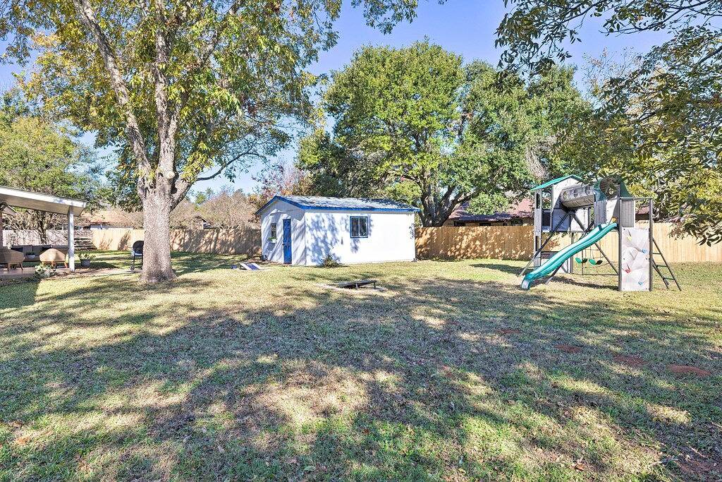 Updated 'Blue Door Haus' ~ 1 Mi to Main St! in Gillespie County