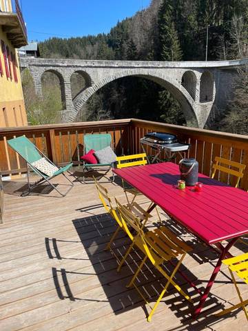 Gîte pour 6 personnes, avec vue et terrasse dans Office De Tourisme De Flumet