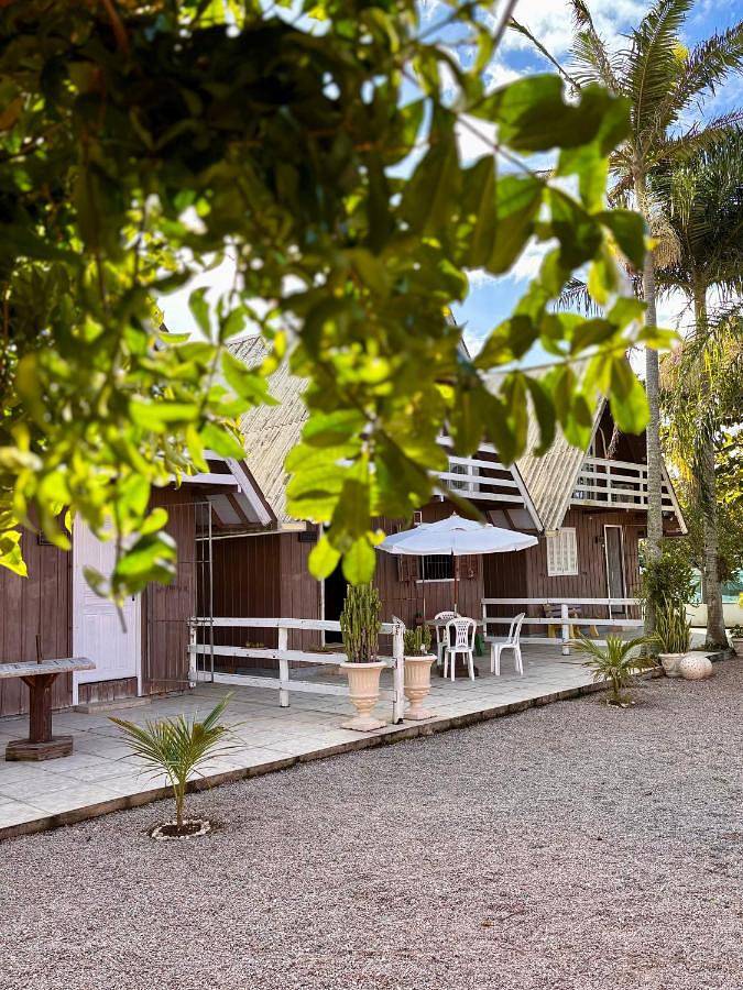Casas e apartamentos de temporada para 6 pessoas, com balcão e vista e ainda piscina, adaptado a crianças em Palhoça