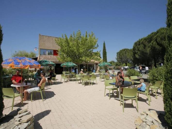 Camping pour 6 personnes, avec bassin pour enfant ainsi que terrasse et piscine à La Roque-d'Anthéron - 2