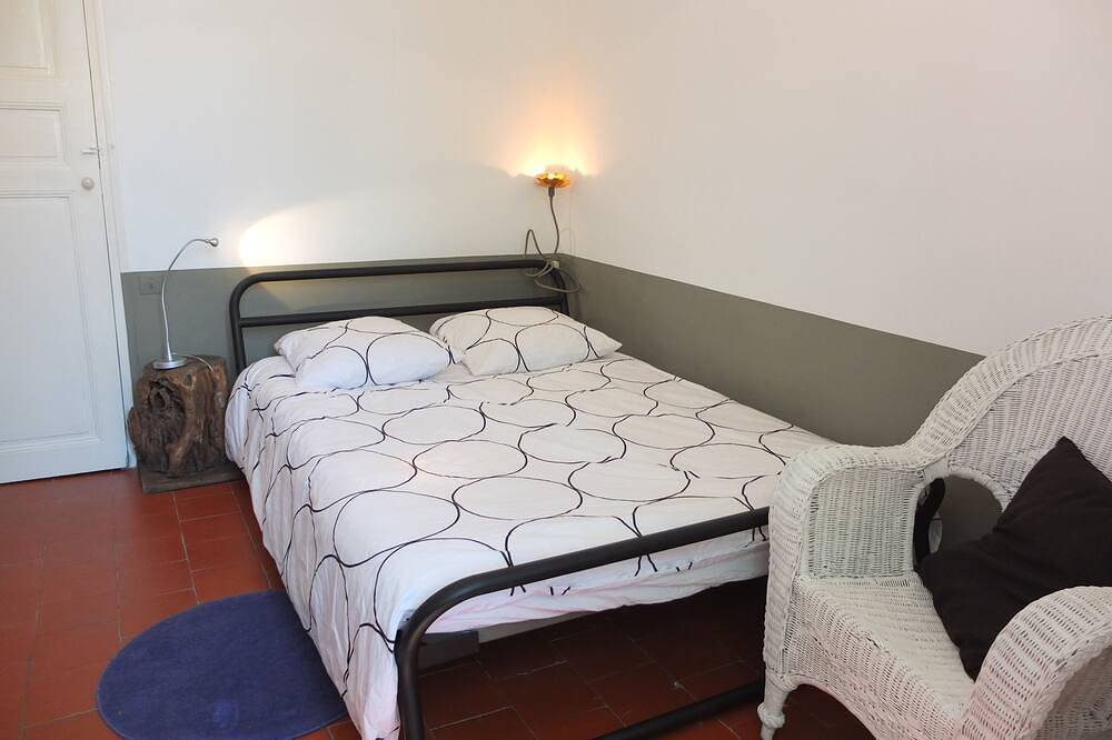 Ganze Wohnung, Großer ruhiger Garten am Fluss im Zentrum des Dorfes in Lodève, Lodève und Umgebung